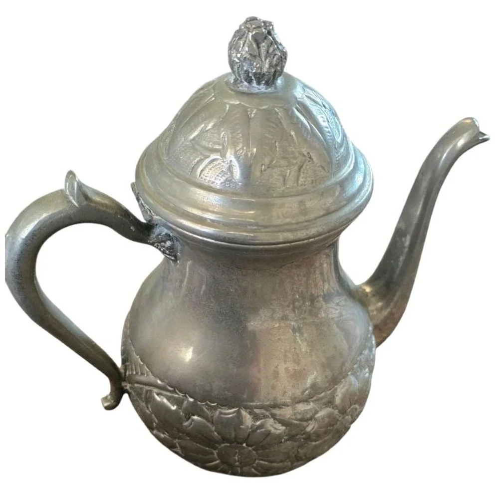 Vintage silver‎ plated teapot with hinged lid and floral engraving